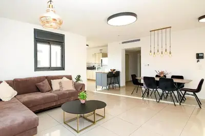Image de Spacious 2br Apt. w\/ Private Balcony, Free Parking