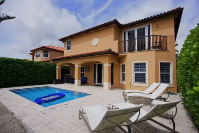 Image de Serene Miami Pool Home