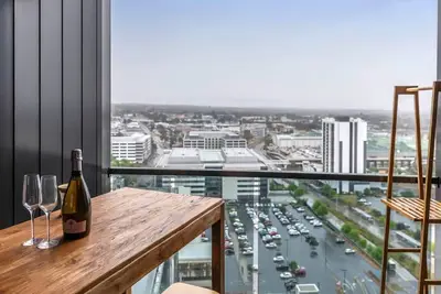 Image de Sensational City and Lake View Delight Belconnen