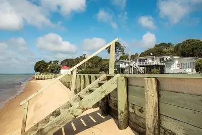 Image de Stunning beachfront Bach!