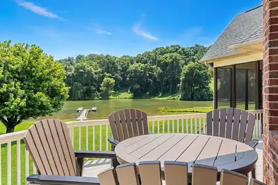 Image de Tranquil Tellico Lakefront Retreat -- Kayaks! Private Dock!