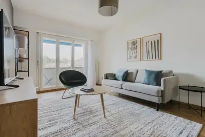 Image de Blueground | Breite, elevator, fully furnished