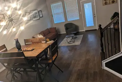 Image de Spacious 4-bedroom house with WiFi and Ac in cool Converse