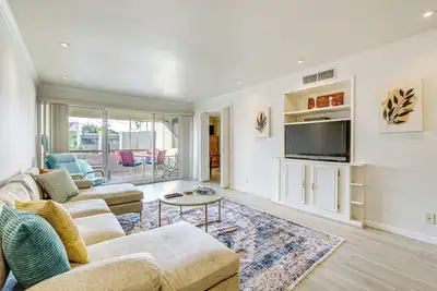 Image de Walkable Scottsdale Condo w/ Pool Access!