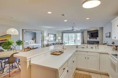 Image de Boat Slip & Pool Access: Lake of the Ozarks Condo!