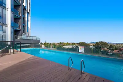 Image de 1-Bed Pad with Modern Amenities, Pool & Gym