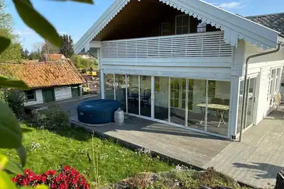 Image de Koselig Stort Gårdshus, M/boblebad. Båt kan Leies
