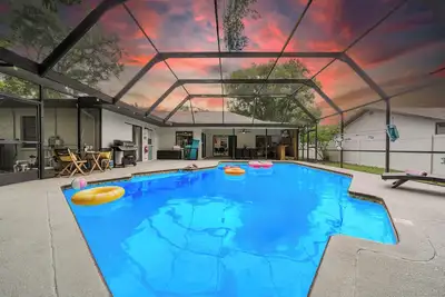 Image de [Guest Favourite] Family Fun Oasis | Heated Pool, Hot Tub & Arcades