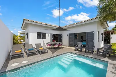 Image de Villa Color Breeze, Bottelier, Colorful villa, max 6 people, with private pool and a cozy lounge cor