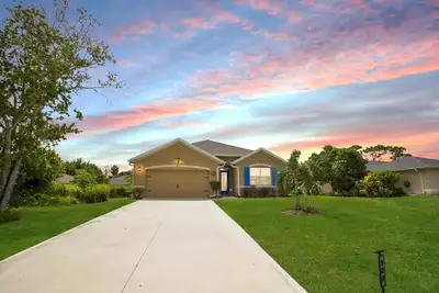 Image de Mermaids Cove - Spacious retreat in Sebastian beach town.