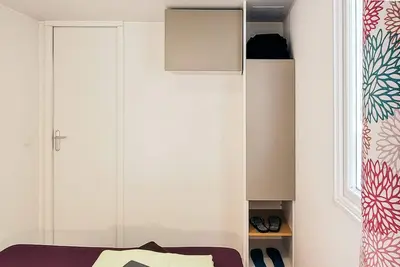 Image de mobil home le pieds dans l'eau \npour 4 personnes