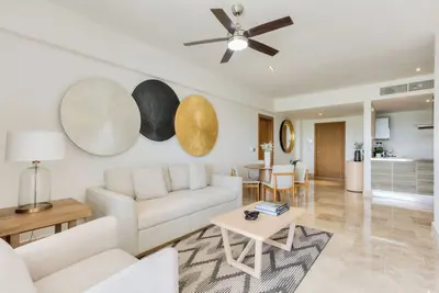 Image de Comfortable 2-Bedroom Condo with Ac and Direct Beach Club Entry