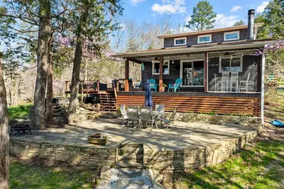 Image de Hyco Haven with Hot Tub