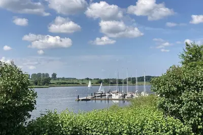 Image de Gemütliches Ferienhaus am Wasser mit Schleiblick