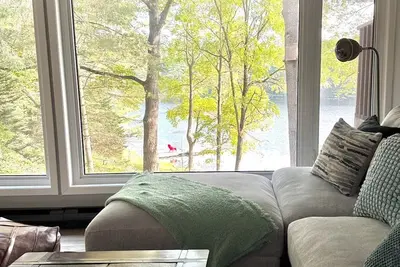 Image de Luxury lakeside retreat available all year round!