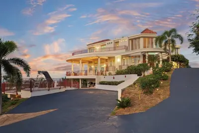 Image de Large Villa Claramar