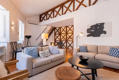 Image de Charming 3bdr Duplex in City Center by LovelyStay