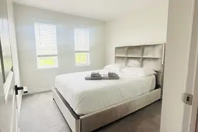 Image de New, Modern & Spacious 2 bed, 1. 5 bath | ~5 min to top attractions