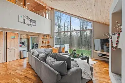 Image de Pocono Scandinavian Cottage by RedAwning