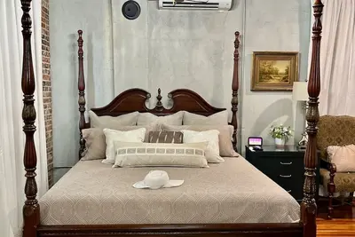 Image de Room 2 (sleeps 2) at Chipley's Squareview Inn