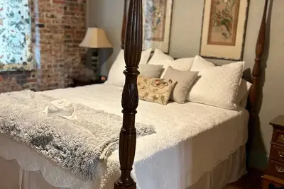 Image de Room 5 (sleeps 2) at Chipley's Squareview Inn