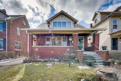 Image de Spacious bungalow with 7 Beds in awesome Grosse Pointe Park! !