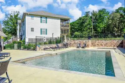 Image de The 19th Hole- Sleeps 6, The 19th Hole- Near Lake Martin- Sleeps 6- Golf Condo