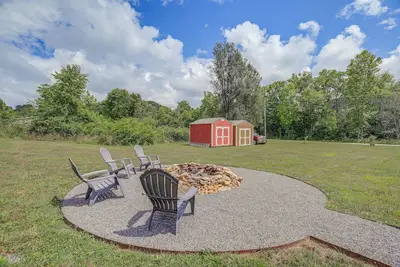 Image de Peaceful Bluff City Retreat w/ Fire Pit & Grill