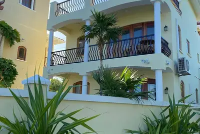 Image de Charming 2-bedroom beach condo 5 minutes from town