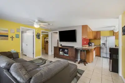 Image de Spacious 5-bedroom cottage in charming Dowagiac with Ac