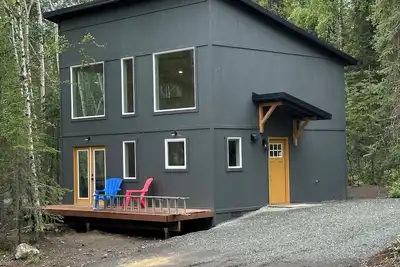 Image de The perfect place for families or groups, offering ample space and comfort for six in the serene Eklutna Valley.