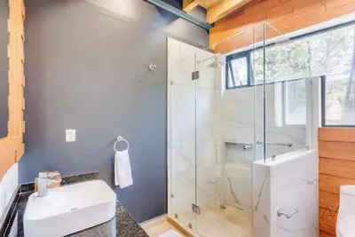 Image de Casa el Encinal with beautiful finishes\n\n