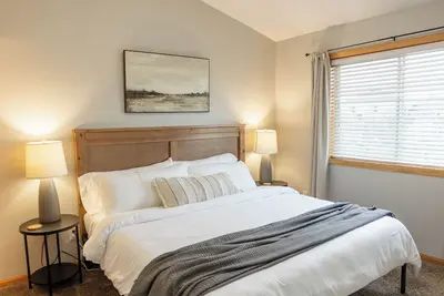Image de Pet Friendly I King Bed I 75\" Smart Tv I Fenced Yard
