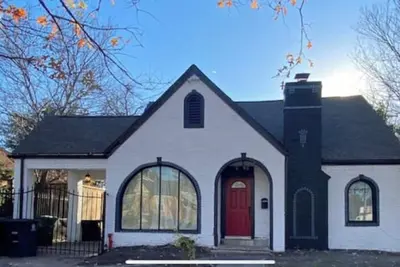 Image de Modern Comfort Minutes from Downtown & Universities! Walk to Dining & Nightlife