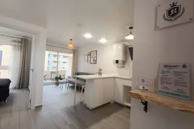 Image de Cozy apartment a few steps from the beach.