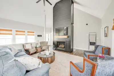 Image de Smith Mtn Lake Retreat, Dock, Kayaks and Fire Pit!