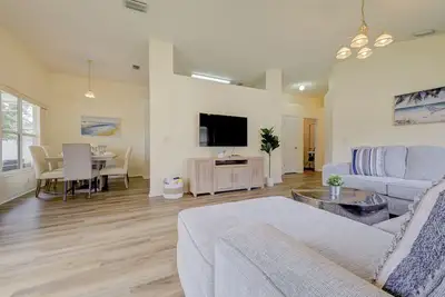 Image de New! Upscale Lakeview 3-bedroom home, Pool, FastWiFi, Washer & Dryer, near Beach