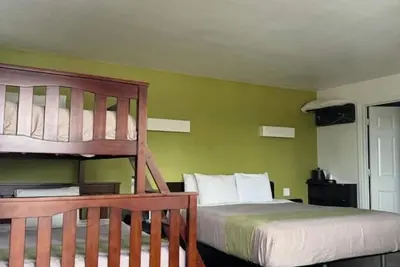 Image de King With BunkBeds Near Downtown Monterey