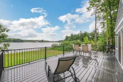 Image de Sandyside: Winter Wonderland Awaits at SandySide – Snowmobiling, Ice Fishing, and Cozy Fires