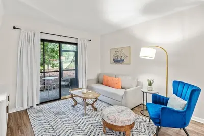 Image de Newly Renovated 2bd/2ba Condo *Pool* 30+ Day Stays