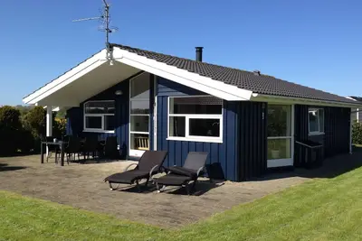 Image de \"Eljena\" - 700m from the sea by Interhome