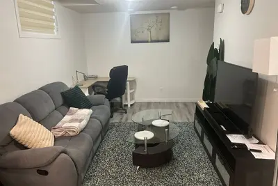 Image de Cozy and Private Suite - Free On-Prem Parking & Ps5 Available