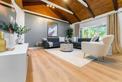 Image de Vibey 3br w/ Tons of Light | Lcp Collection