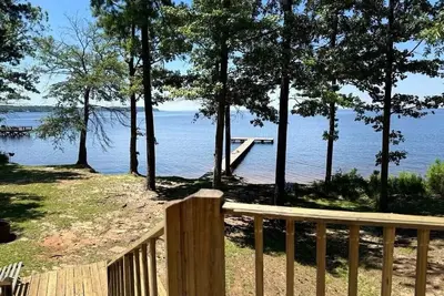 Image de New Listing! ! Waterfront 3-bedroom home with amazing views in Toledo Bend.