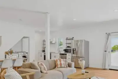 Image de Peaceful 2br 1b Guest House with Hot Tub