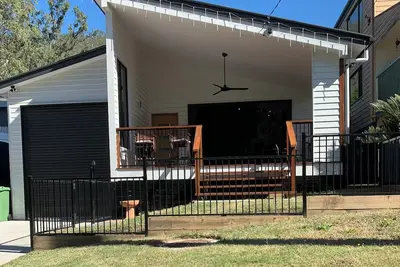 Image de Somerplace at Somerset Village, Somerset Dam. Sleeps 8.