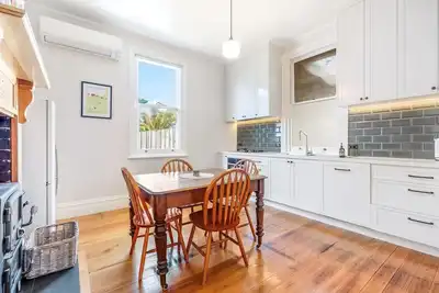 Image de Cosy Upgraded Character Home in Leafy West Hobart