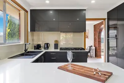 Image de Spacious Family Home with Views