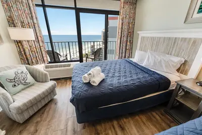 Image de 14th floor, high level studio with views!