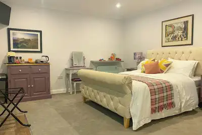 Image de The Midway - Luxurious Private Apartment & Garden